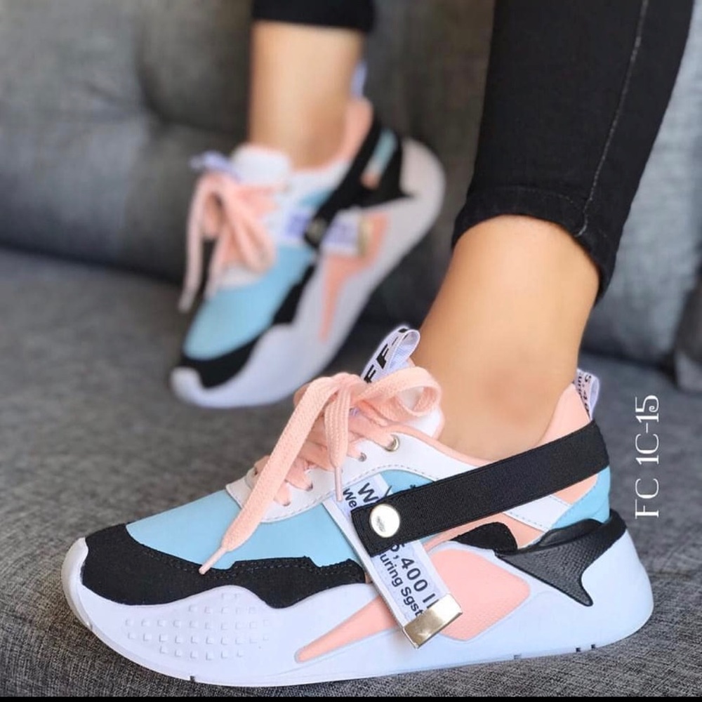 Woman sneakers